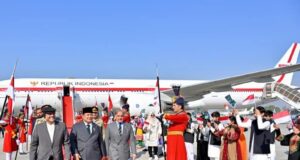 Perdana Menteri dan Presiden Pakistan Jemput Langsung Presiden Prabowo di Bandara Islamabad