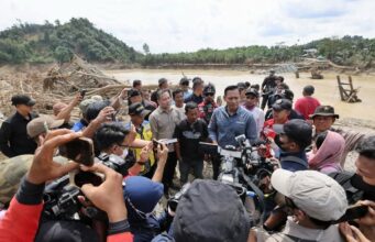 Menko AHY Tinjau Lokasi Bencana Aceh Tamiang, Pastikan Akses Logistik dan Infrastruktur Segera Pulih