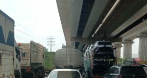 H-9 Lebaran, Tol Bekasi–Karawang Dipadati Truk Besar dan Kendaraan Logistik