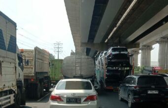 H-9 Lebaran, Tol Bekasi–Karawang Dipadati Truk Besar dan Kendaraan Logistik