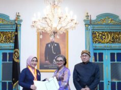 Diana Dewi Terima Gelar Kanjeng Mas Tumenggung dari Keraton Surakarta