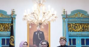 Diana Dewi Terima Gelar Kanjeng Mas Tumenggung dari Keraton Surakarta